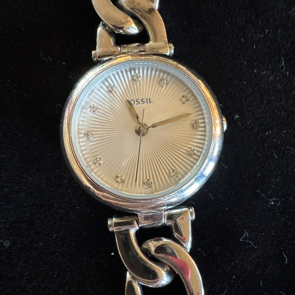 Fossil Women's ES3390 Olive Analog Display Analog Quartz Silver Watch